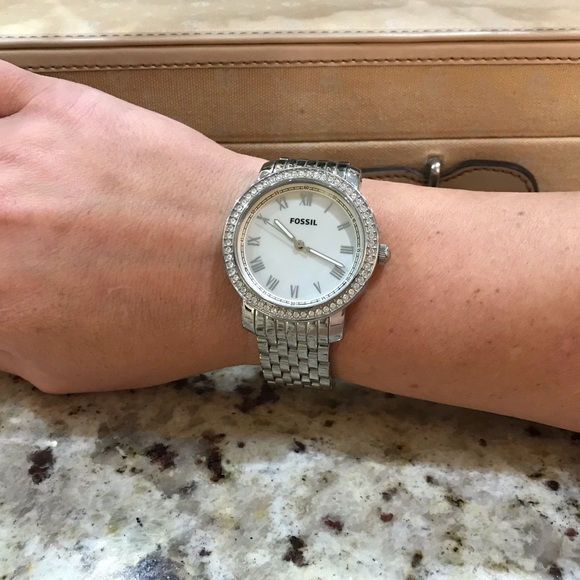 Fossil Emma Mother of Pearl Watch - Picture 3 of 7